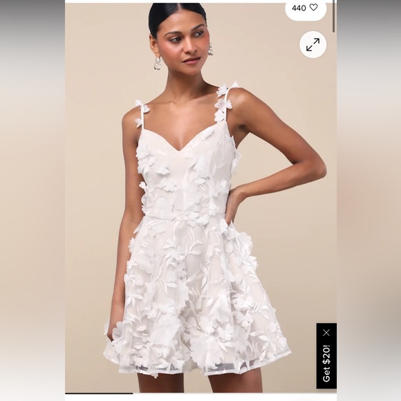 Elliatt Dresses & Skirts - Elliatt White 3D Floral A-Line Mini Dress